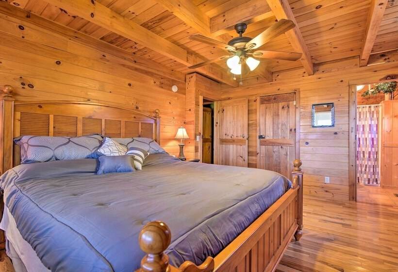 Smoky Mountain Retreat W/ Deck & Mountain Views!