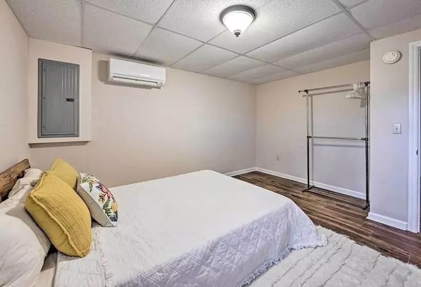 Spacious Franklin Cabin W/ Mountain Views!