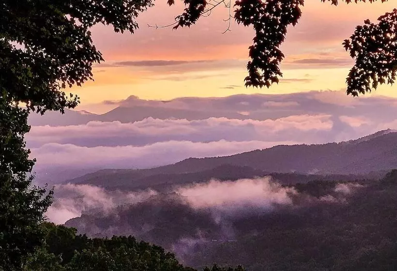 Spacious Franklin Cabin W/ Mountain Views!