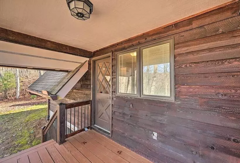 Spacious Franklin Cabin W/ Mountain Views!