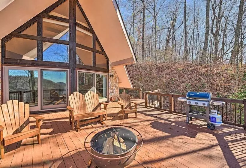 Spacious Franklin Cabin W/ Mountain Views!