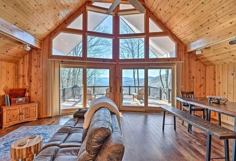 Spacious Franklin Cabin W/ Mountain Views!