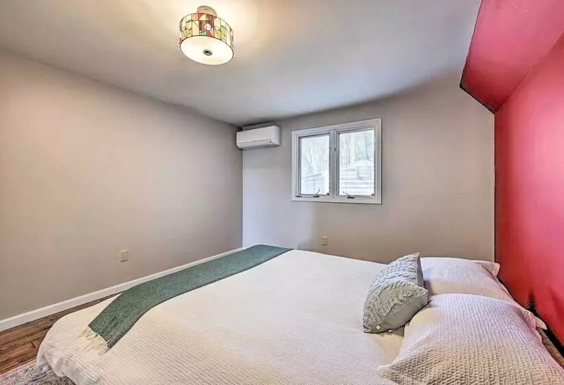 Spacious Franklin Cabin W/ Mountain Views!