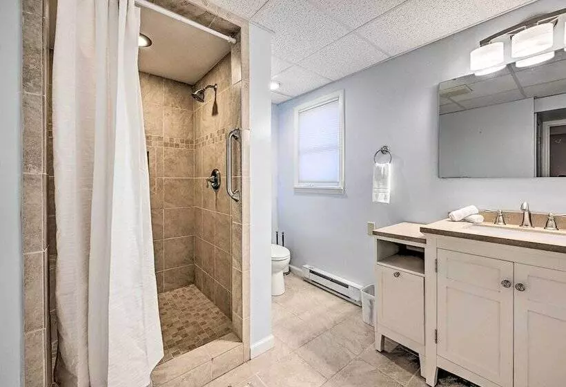 Spacious Franklin Cabin W/ Mountain Views!