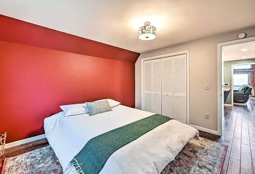 Spacious Franklin Cabin W/ Mountain Views!