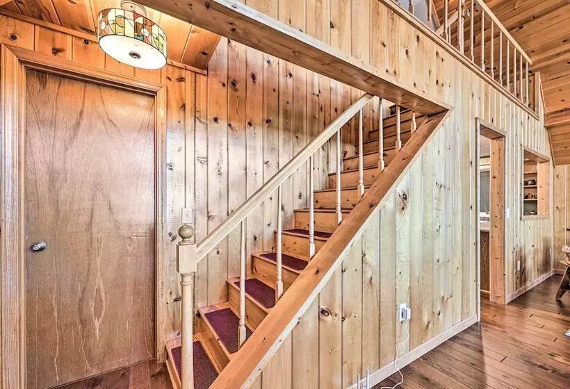 Spacious Franklin Cabin W/ Mountain Views!