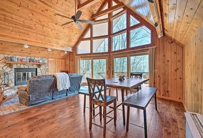 Spacious Franklin Cabin W/ Mountain Views!
