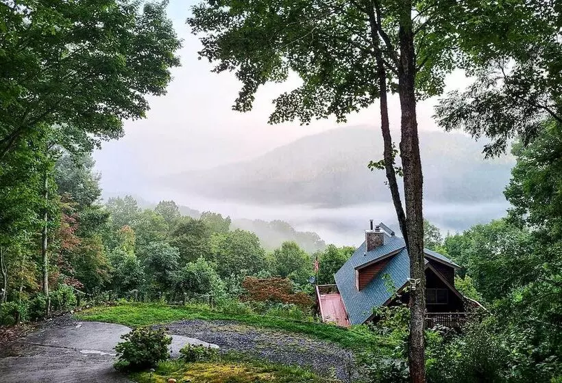 Spacious Franklin Cabin W/ Mountain Views!