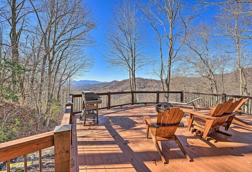 Spacious Franklin Cabin W/ Mountain Views!