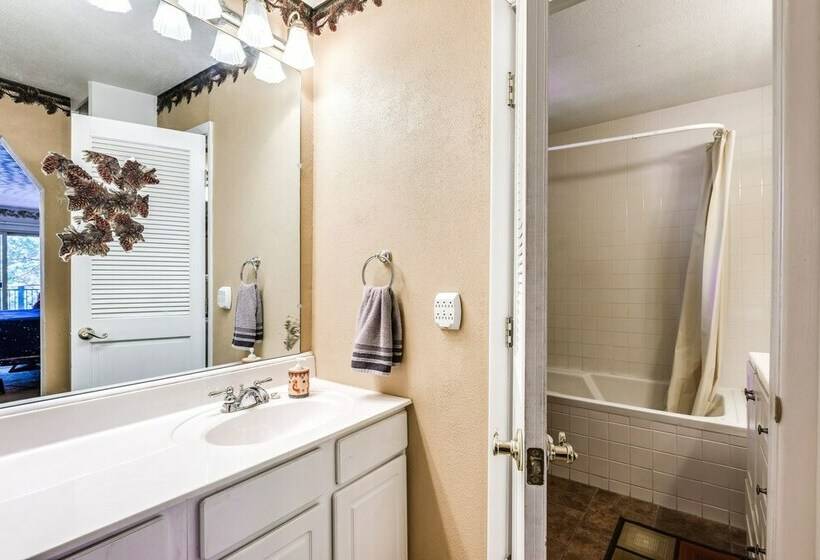 Spacious Ruidoso Home W/ Sierra Blanca Mtn Views!