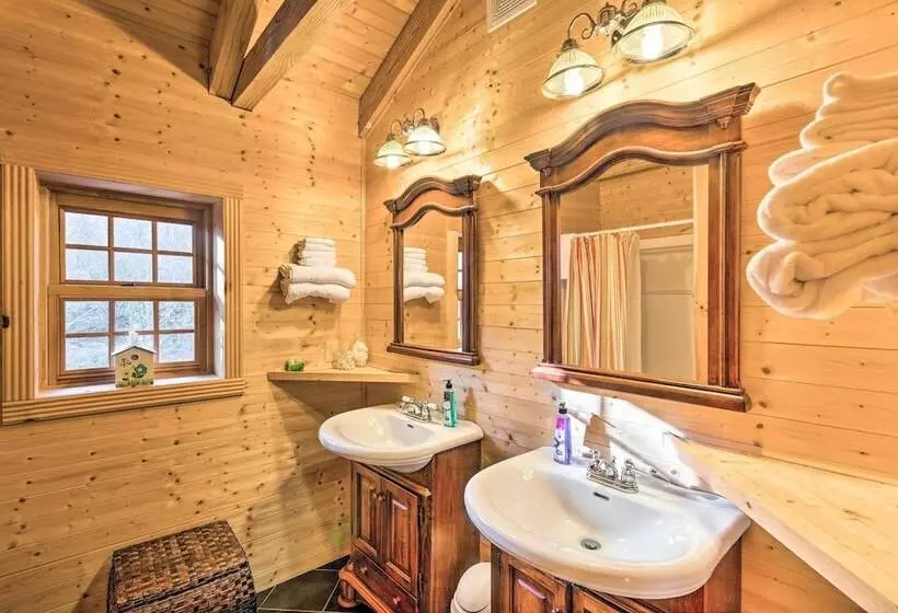 Superb Linville Mountain Cabin W/ Wraparound Decks