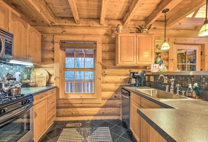 Superb Linville Mountain Cabin W/ Wraparound Decks