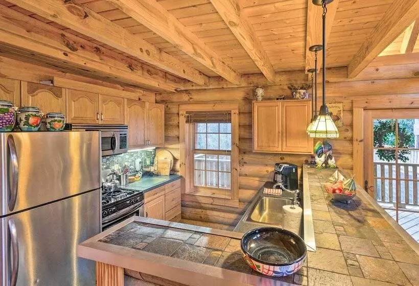 Superb Linville Mountain Cabin W/ Wraparound Decks