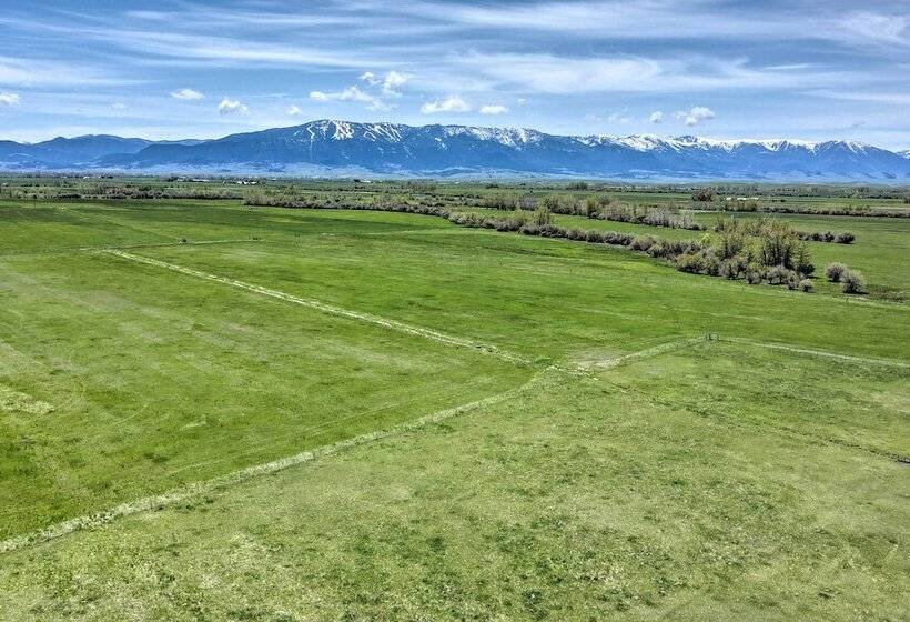 The Farmstead On 10 Acres W/ Mountain Views!