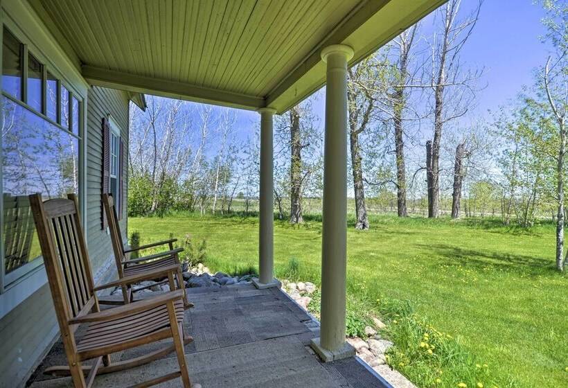 The Farmstead On 10 Acres W/ Mountain Views!