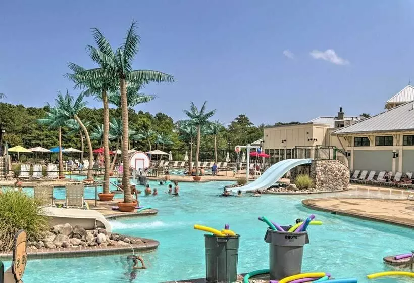 Vibrant Home In Ocean View W/ Screen Porch