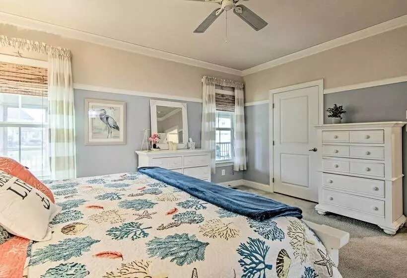 Vibrant Home In Ocean View W/ Screen Porch