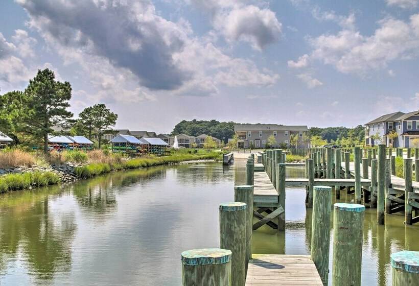 Vibrant Home In Ocean View W/ Screen Porch