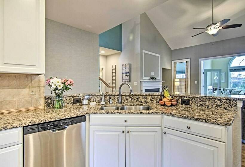 Vibrant Home In Ocean View W/ Screen Porch