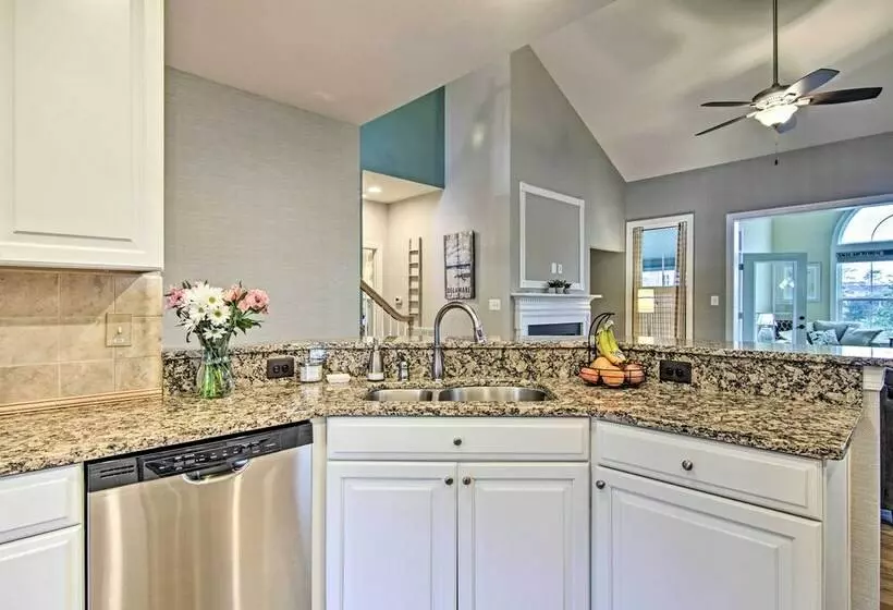 Vibrant Home In Ocean View W/ Screen Porch