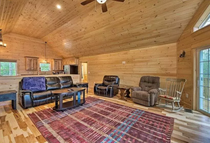 Waterfront Davis Pond Cabin W/ Dock + Kayaks!