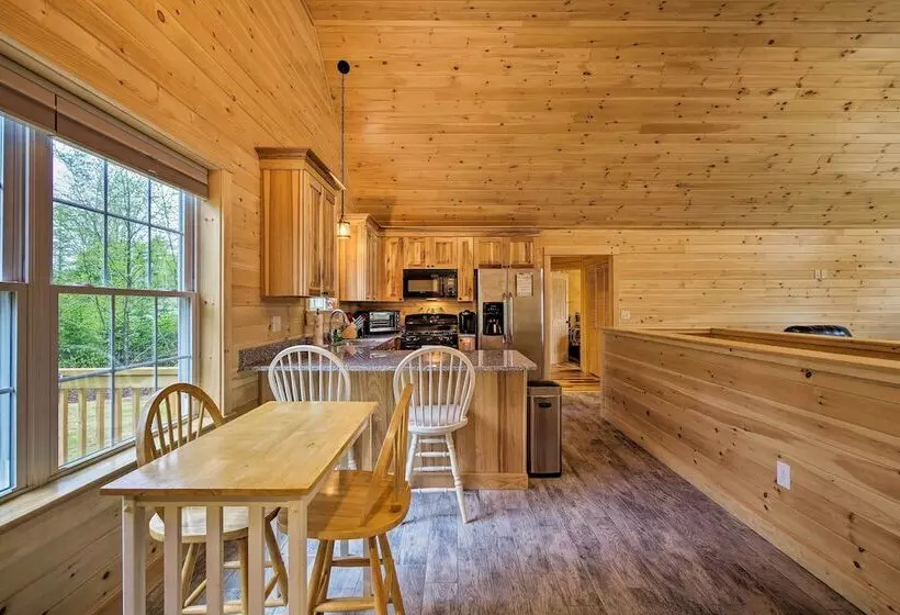 Waterfront Davis Pond Cabin W/ Dock + Kayaks!