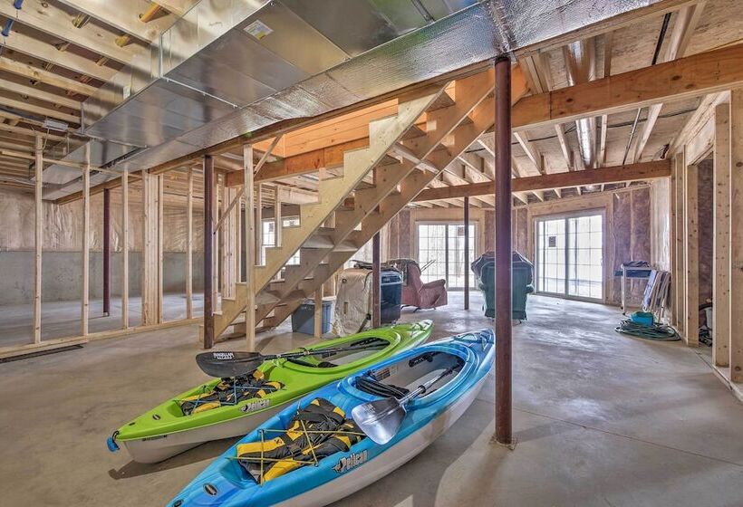 Waterfront Davis Pond Cabin W/ Dock + Kayaks!