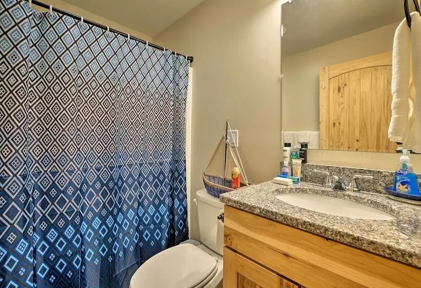 Waterfront Davis Pond Cabin W/ Dock + Kayaks!