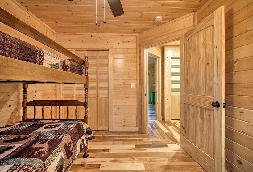 Waterfront Davis Pond Cabin W/ Dock + Kayaks!