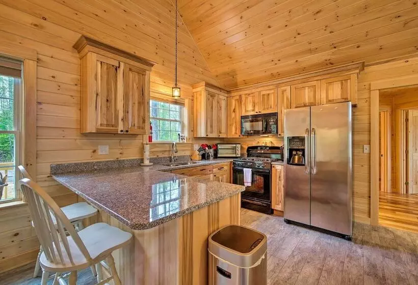 Waterfront Davis Pond Cabin W/ Dock + Kayaks!