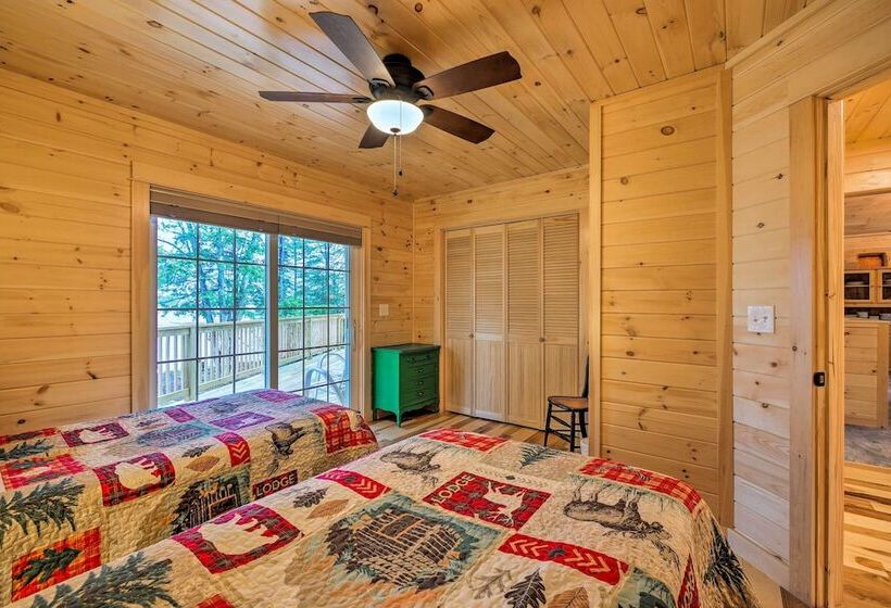 Waterfront Davis Pond Cabin W/ Dock + Kayaks!