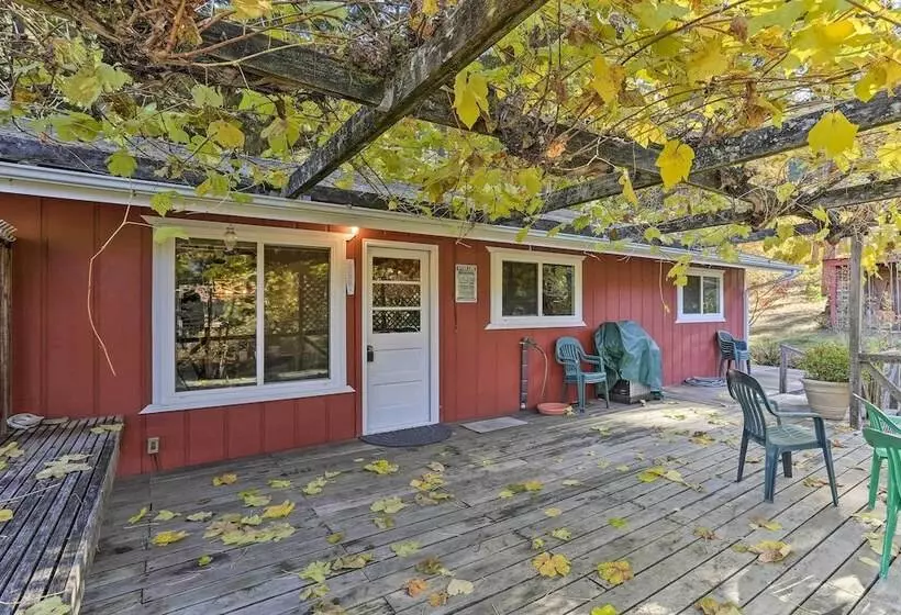 Willow Creek Hideaway W/ Deck, 1 Mi To River!