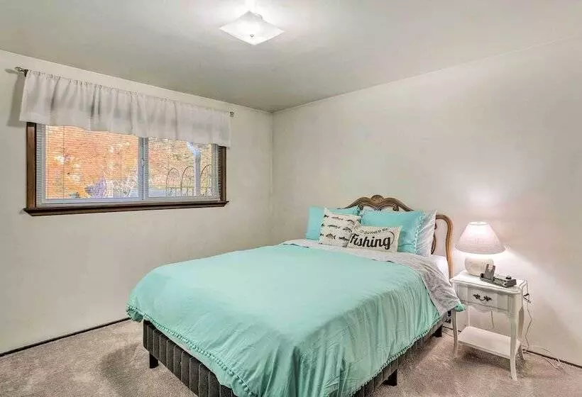 Willow Creek Hideaway W/ Deck, 1 Mi To River!