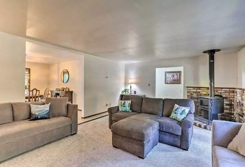 Willow Creek Hideaway W/ Deck, 1 Mi To River!