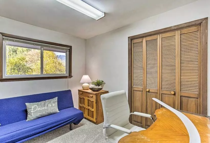 Willow Creek Hideaway W/ Deck, 1 Mi To River!