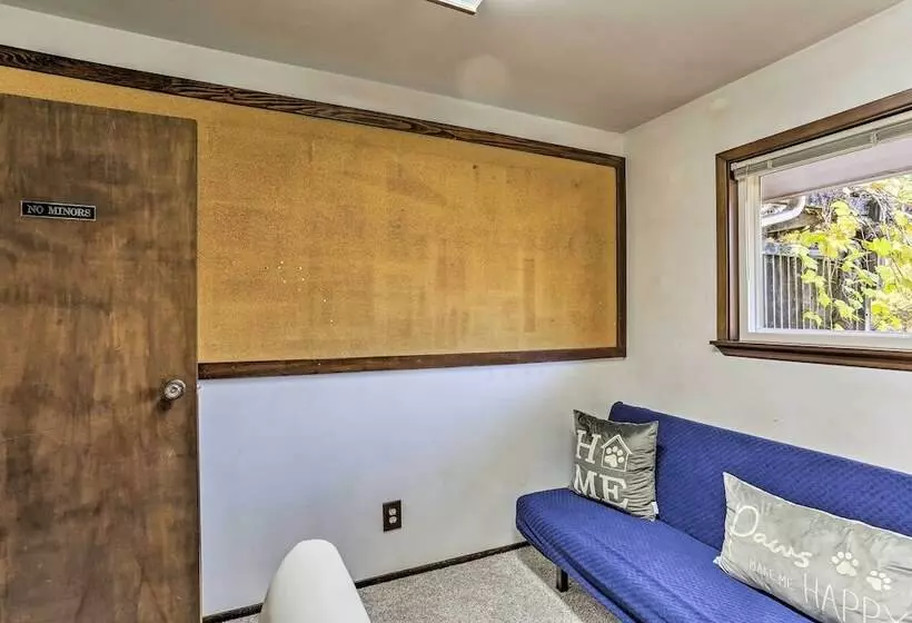 Willow Creek Hideaway W/ Deck, 1 Mi To River!