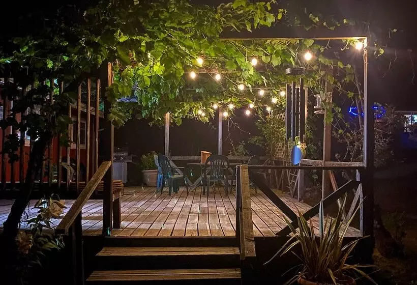 Willow Creek Hideaway W/ Deck, 1 Mi To River!