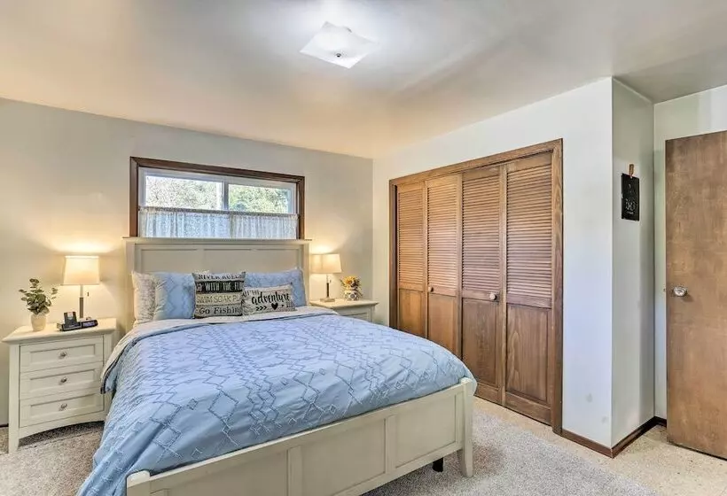 Willow Creek Hideaway W/ Deck, 1 Mi To River!