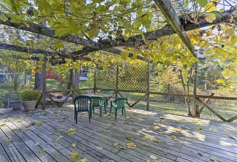 Willow Creek Hideaway W/ Deck, 1 Mi To River!