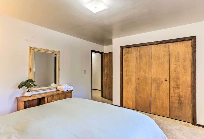 Willow Creek Hideaway W/ Deck, 1 Mi To River!