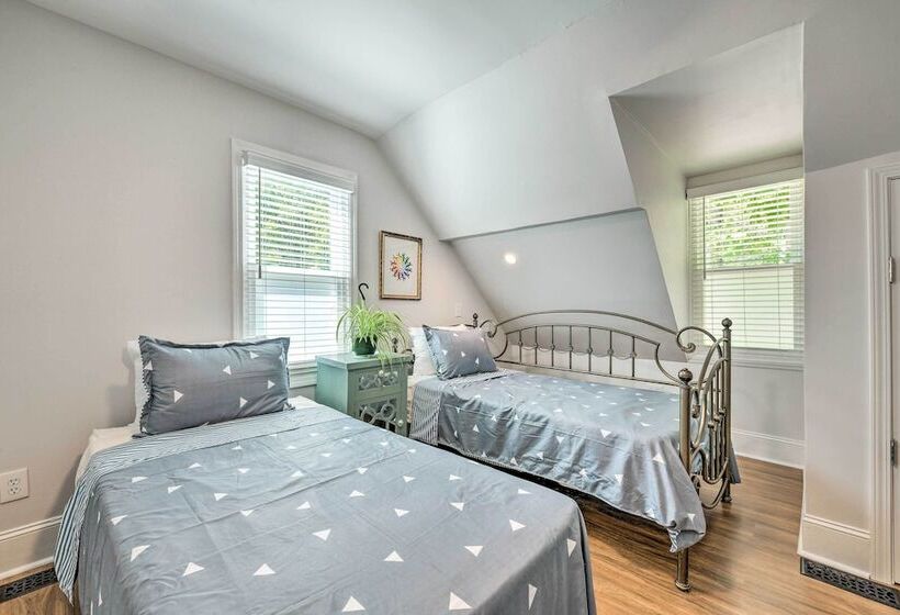 Beautiful Charlotte Home W/ Pool & Hot Tub!