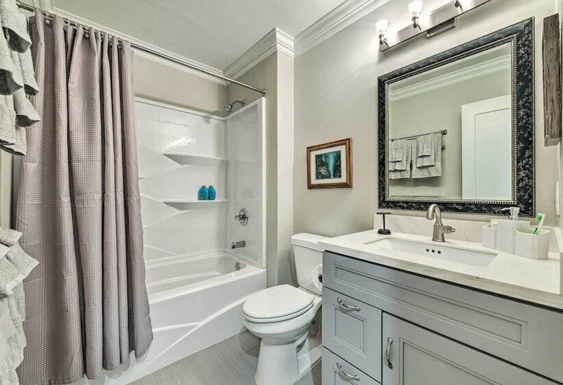 Beautiful Charlotte Home W/ Pool & Hot Tub!