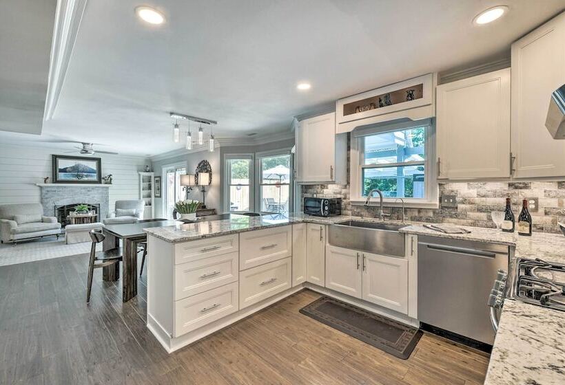 Beautiful Charlotte Home W/ Pool & Hot Tub!