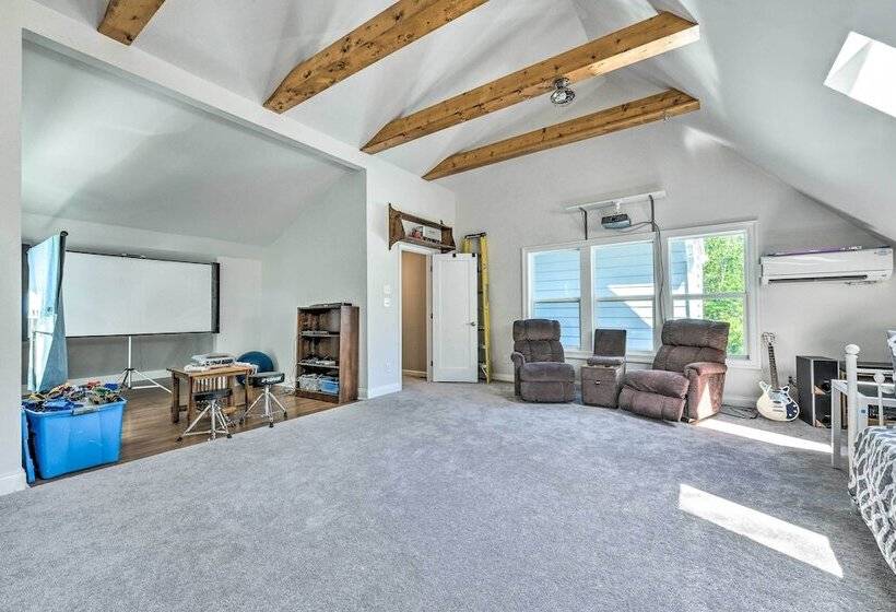 Beautiful Charlotte Home W/ Pool & Hot Tub!