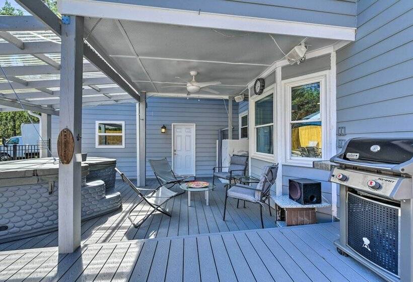 Beautiful Charlotte Home W/ Pool & Hot Tub!