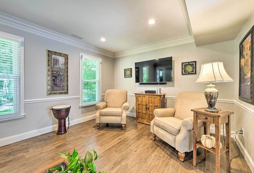 Beautiful Charlotte Home W/ Pool & Hot Tub!