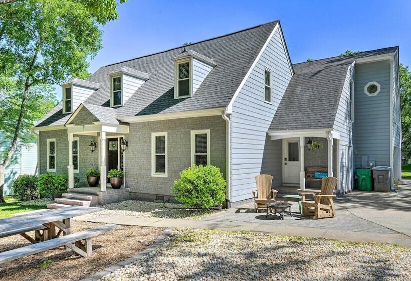 Beautiful Charlotte Home W/ Pool & Hot Tub!