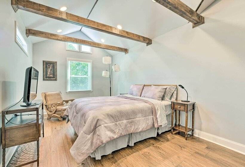 Beautiful Charlotte Home W/ Pool & Hot Tub!