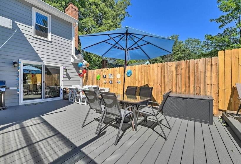 Beautiful Charlotte Home W/ Pool & Hot Tub!