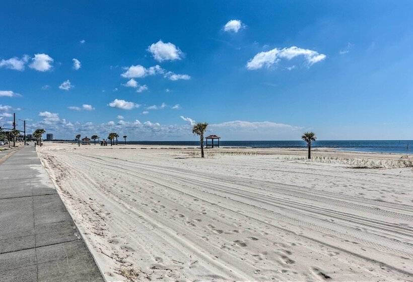 Charming Gulfport Escape: Half Mile To Beach!